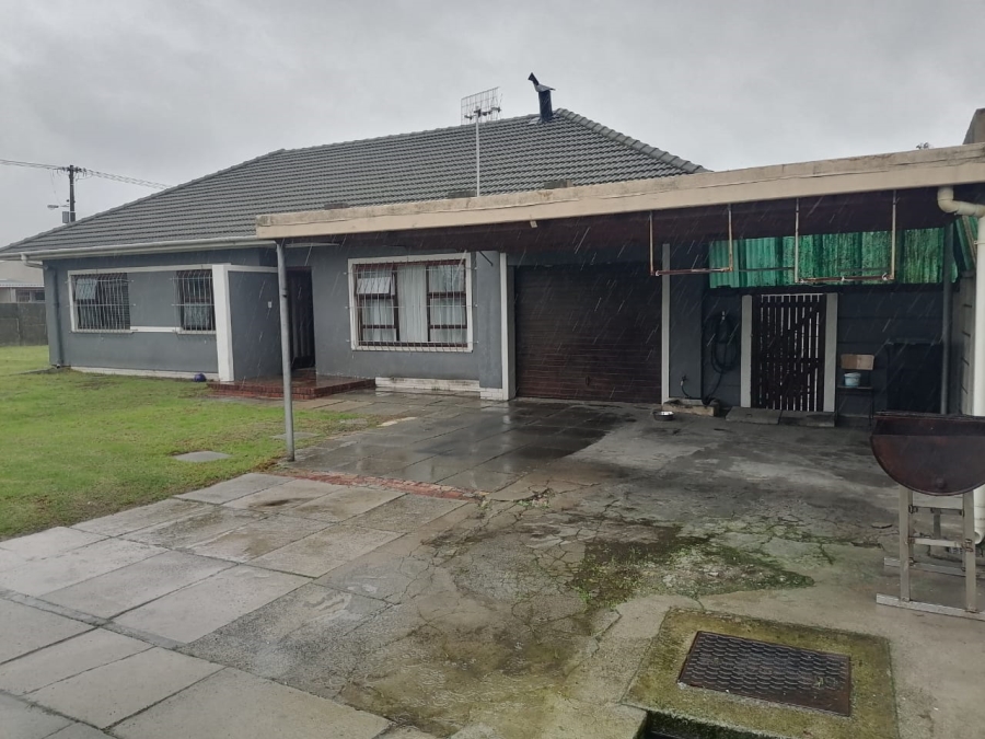 3 Bedroom Property for Sale in Peerless Park Western Cape